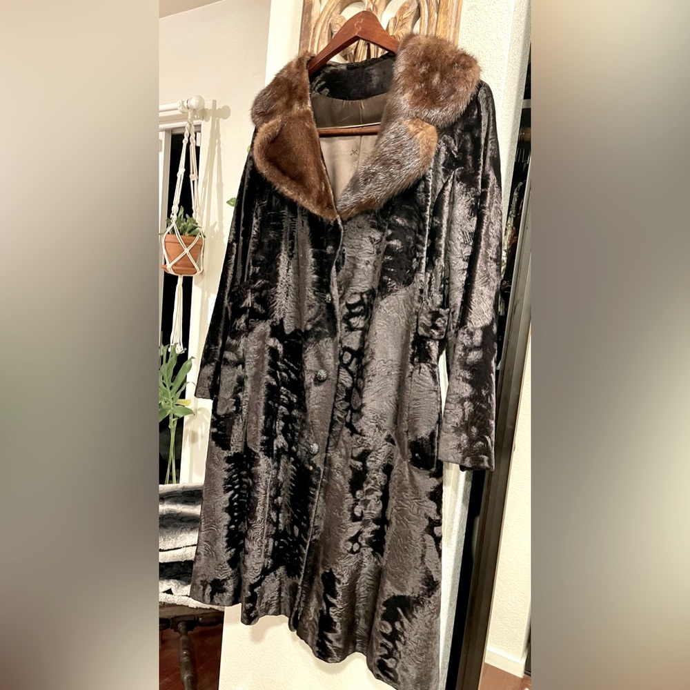 Vintage fur coat - Picture 1 of 13